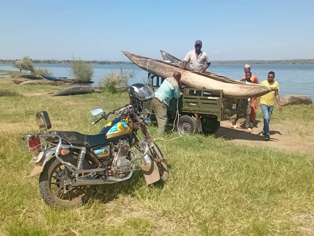 Transport der Boote per Dreirad